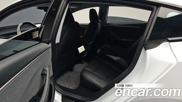 Tesla Model 3 — Фото автомобиля 23