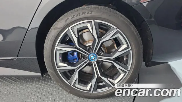 BMW i4 — Фото автомобиля 20