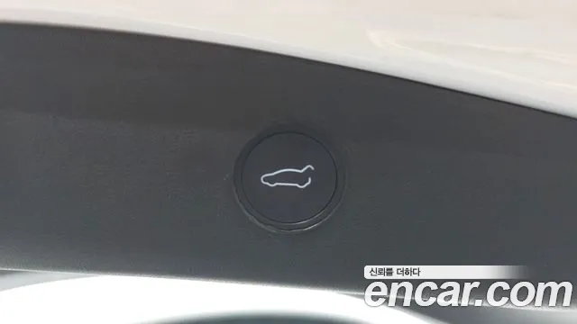Tesla Model 3 — Фото автомобиля 24