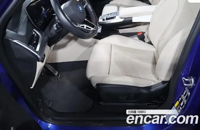 BMW iX2 U10 — Фото автомобиля 4