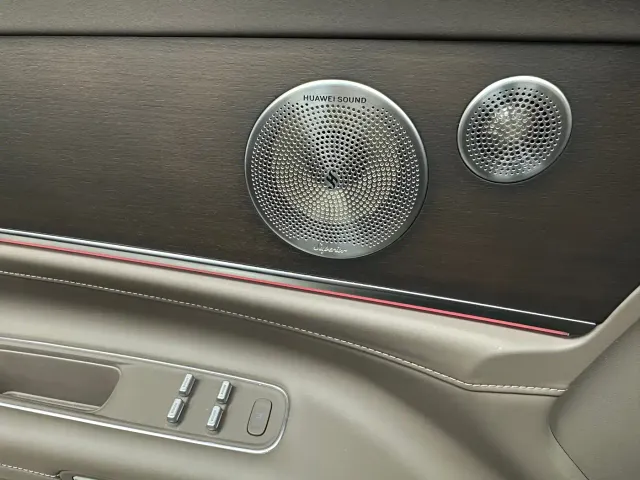 AITO Wenjie AITO M9 2026 Extended Range Ultra Edition 52kWh 6-seater — Фото автомобиля 18