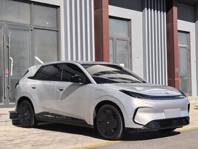 Arcfox T1 — Фото автомобиля 2