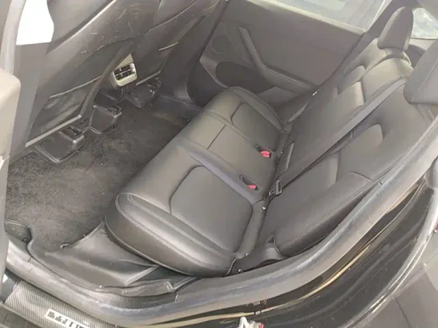Tesla Model Y — Фото автомобиля 16
