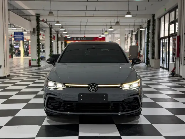 Volkswagen Golf — Фото автомобиля 2