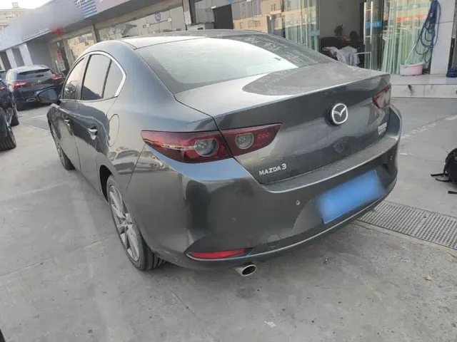 Mazda Axela — Фото автомобиля 4
