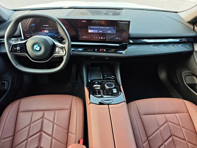 BMW i5 — Фото автомобиля 8