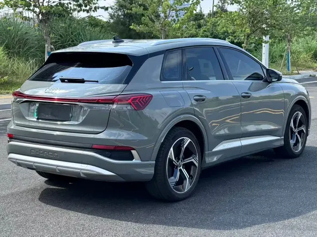 Audi Q4 e-tron — Фото автомобиля 4