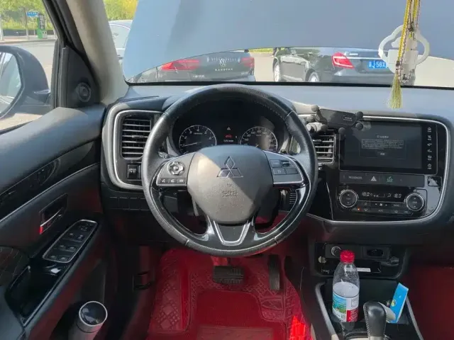 Mitsubishi Outlander — Фото автомобиля 15