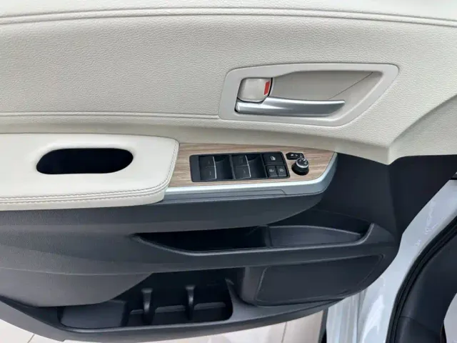 Toyota Toyota Sienna 2026 2.5L Hybrid AWD Exclusive Edition — Фото автомобиля 3