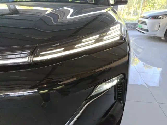 Geely Galaxy Starship 7 EM-i — Фото автомобиля 23