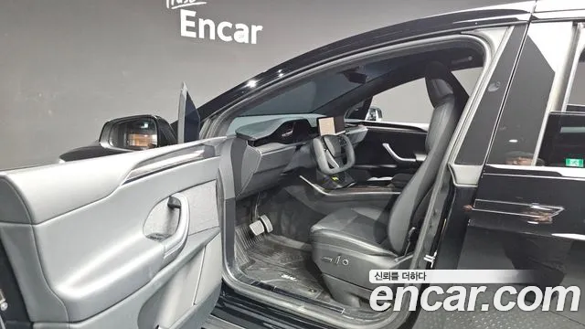 Tesla Model X — Фото автомобиля 15