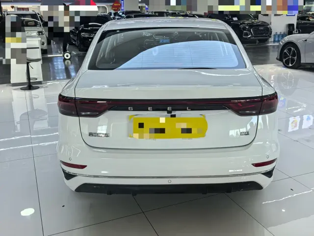 Geely Emgrand — Фото автомобиля 15