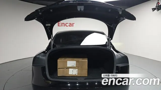 Tesla Model 3 — Фото автомобиля 18