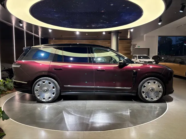 Nio ES8 — Фото автомобиля 4