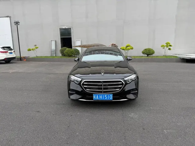Mercedes-Benz E-Class — Фото автомобиля 2
