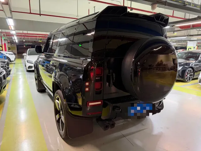 Land Rover Land Rover Defender 2025 110 3.0T P400 -Dynamic HSE — Фото автомобиля 4