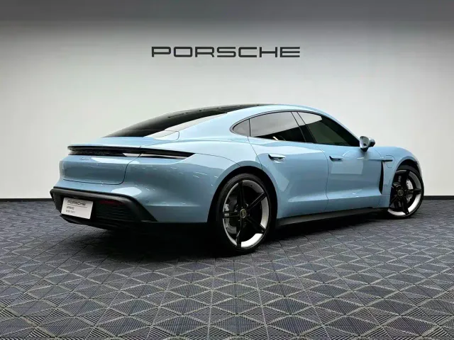 Porsche Taycan — Фото автомобиля 2