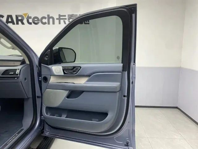 Lincoln Navigator — Фото автомобиля 27