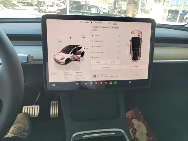 Tesla Model Y — Фото автомобиля 12