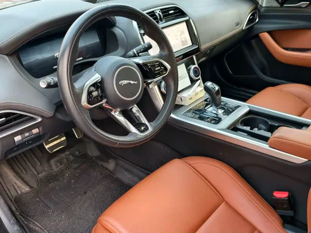 Jaguar XEL — Фото автомобиля 4