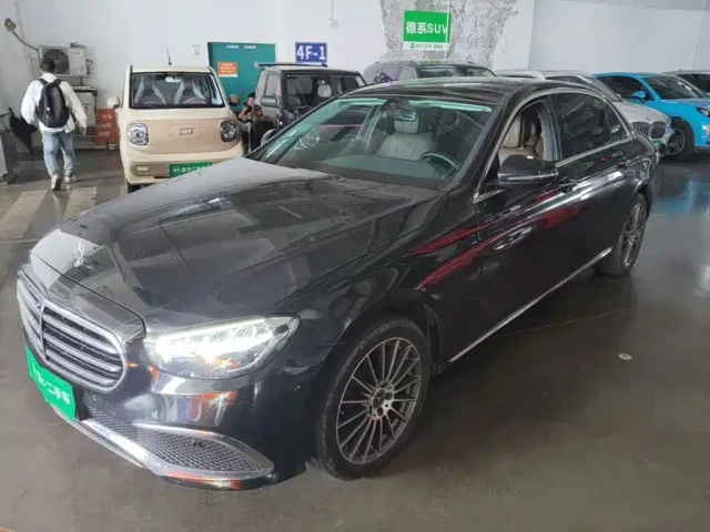 Фотография автомобиля — Mercedes-Benz E-Class