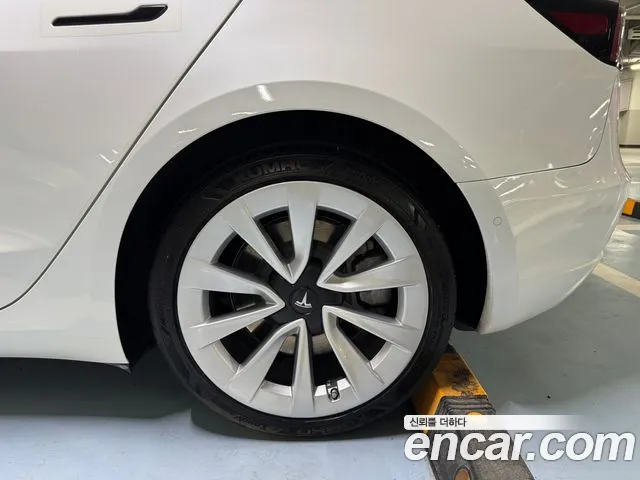 Tesla Model 3 — Фото автомобиля 4