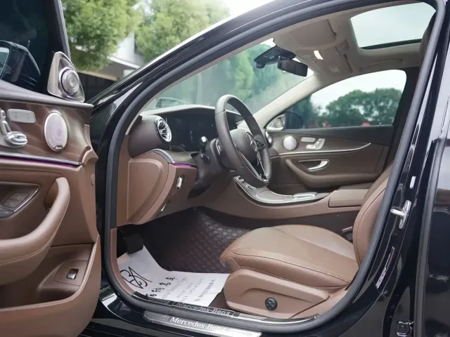 Mercedes-Benz E-Class — Фото автомобиля 12