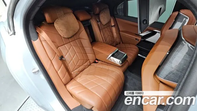 BMW 7-Series 7 серия (G70) 740i sDrive M Sport — Фото автомобиля 11