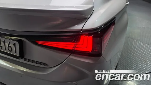 Lexus ES — Фото автомобиля 6