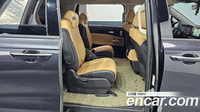 Kia Canival — Фото автомобиля 8