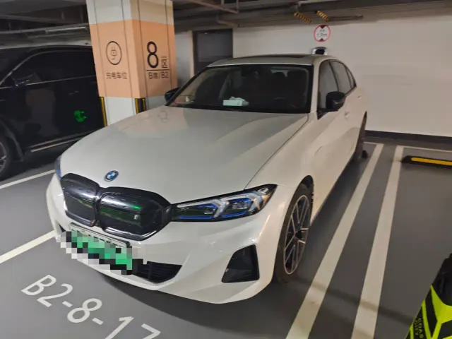 Фотография автомобиля — BMW i3