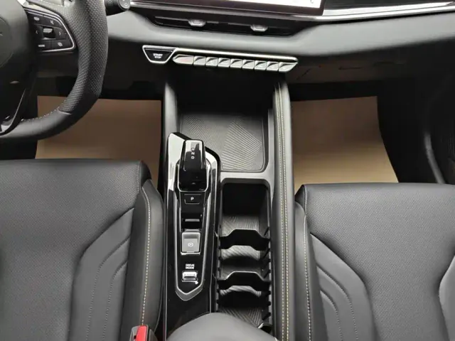 Geely Binyue — Фото автомобиля 16