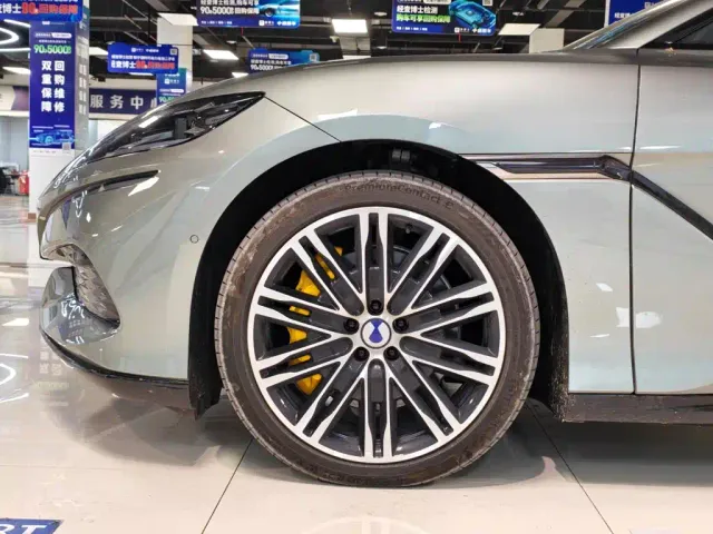 Denza Z9GT — Фото автомобиля 4