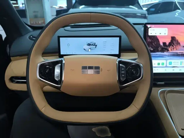 Geely Galaxy Starship 7 EM-i — Фото автомобиля 10