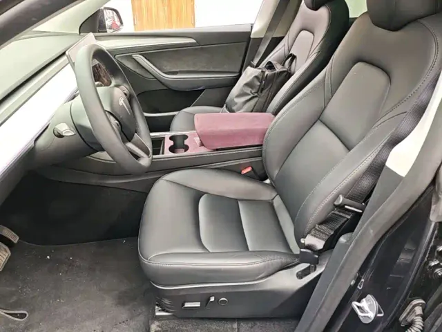 Tesla Model Y — Фото автомобиля 14