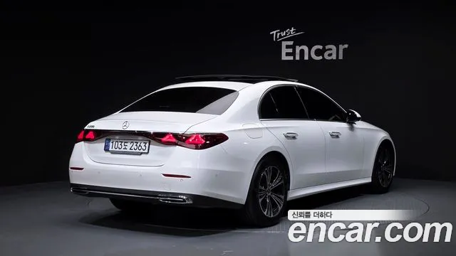 Mercedes-Benz E-Class — Фото автомобиля 2