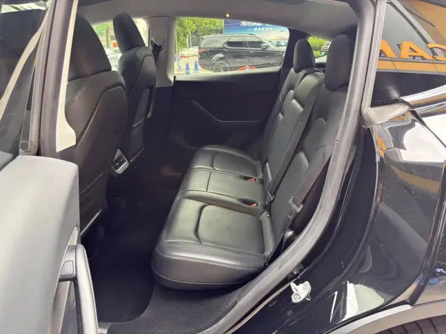 Tesla Model Y — Фото автомобиля 19