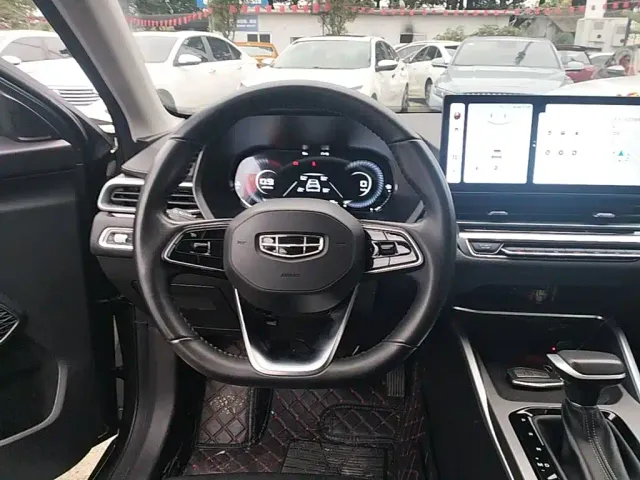 Geely Emgrand — Фото автомобиля 10
