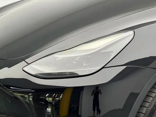 Tesla Model Y — Фото автомобиля 4