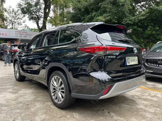 Toyota Highlander — Фото автомобиля 17