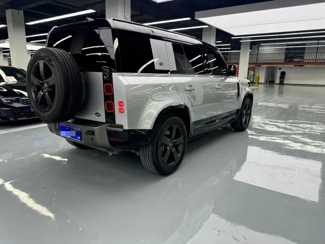 Land Rover Defender — Фото автомобиля 15