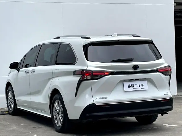 Toyota Sienna — Фото автомобиля 28