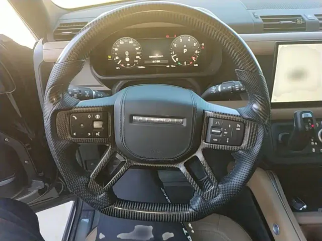 Land Rover Defender — Фото автомобиля 10