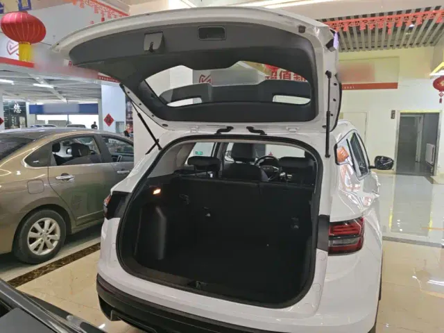 Geely Binyue — Фото автомобиля 18