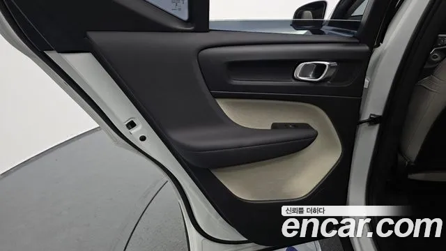 Вольво XC40 B4 Ultimate Bright — Фото автомобиля 22