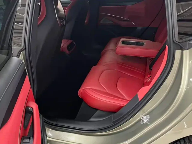 Xiaomi SU7 — Фото автомобиля 8