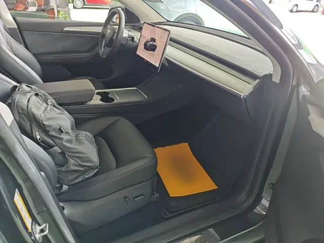 Tesla Model Y — Фото автомобиля 24