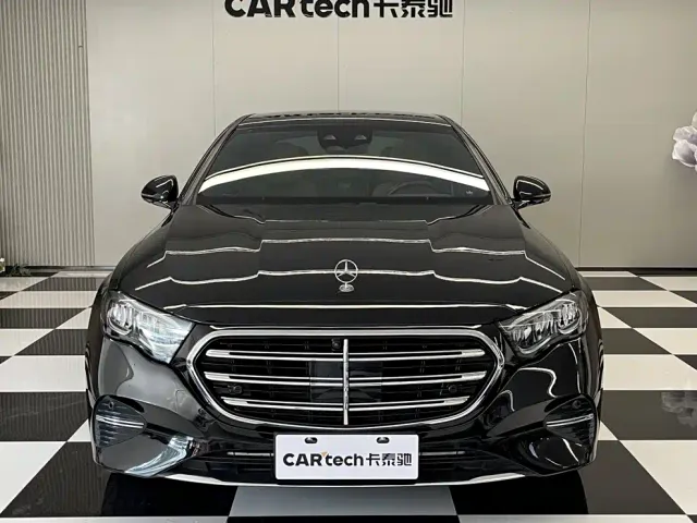 Mercedes-Benz E-Class — Фото автомобиля 2