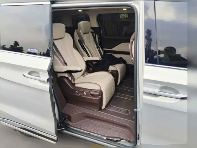 Bestune Besturn M9 — Фото автомобиля 11