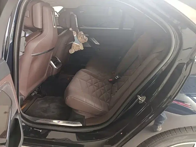 BMW 7 Series — Фото автомобиля 21